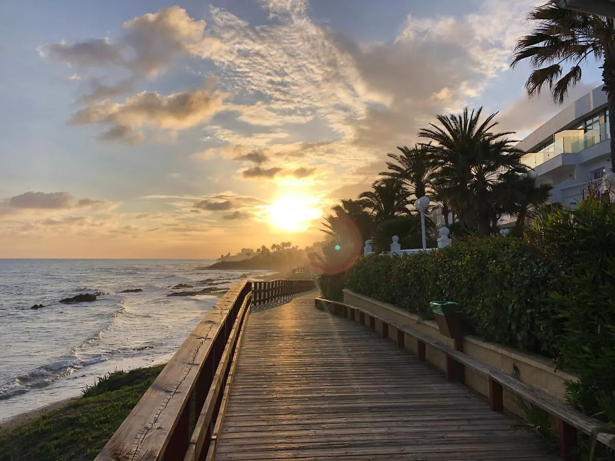 Little Dream - Luxury Beach Retreat Apartment Fuengirola